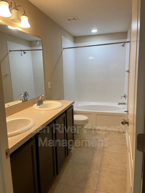 Modern Comfort Meets Classic Style in This Prime Townhome Retreat in Hillcrest!! property image