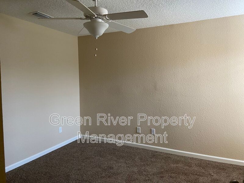 Modern Comfort Meets Classic Style in This Prime Townhome Retreat in Hillcrest!! property image