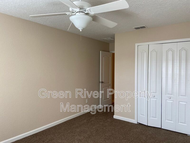 Modern Comfort Meets Classic Style in This Prime Townhome Retreat in Hillcrest!! property image