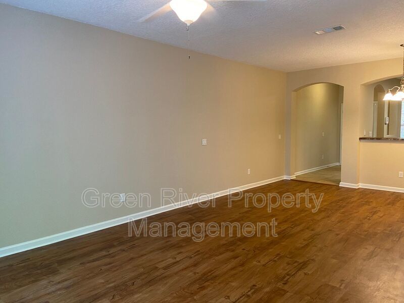 Modern Comfort Meets Classic Style in This Prime Townhome Retreat in Hillcrest!! property image