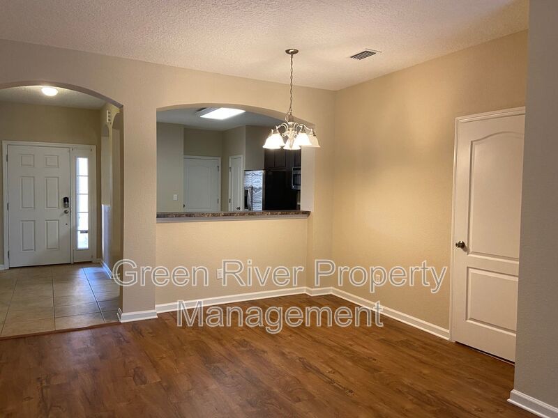 Modern Comfort Meets Classic Style in This Prime Townhome Retreat in Hillcrest!! property image