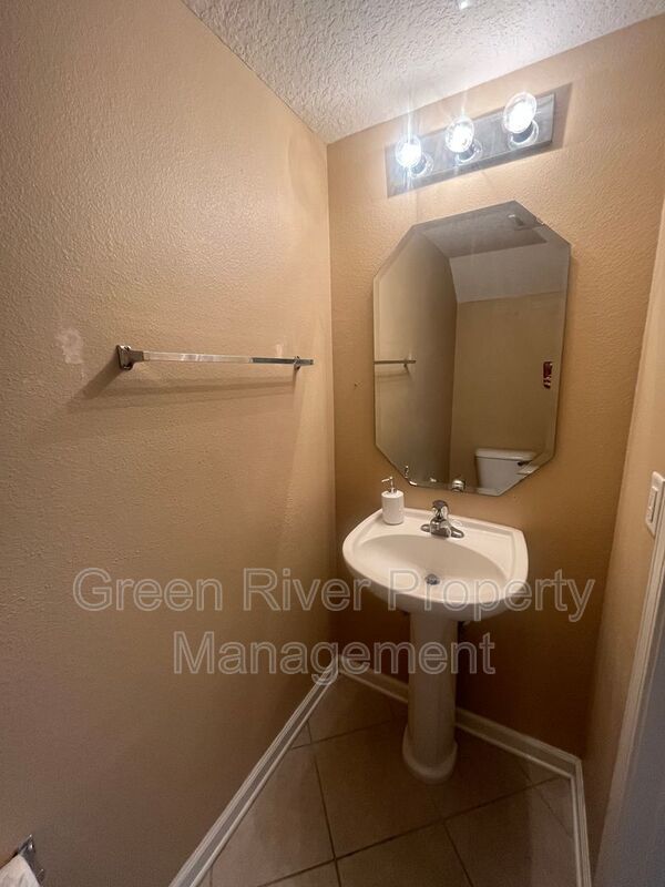 Charming 3-bedroom 2.5-bathroom Townhome in Fleming Island Plantation!! property image