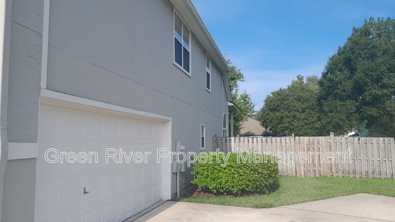 Live the Good Life in Fleming Island’s Thornhill Neighborhood, 4 bedroom, 3.5 bathroom home! property image