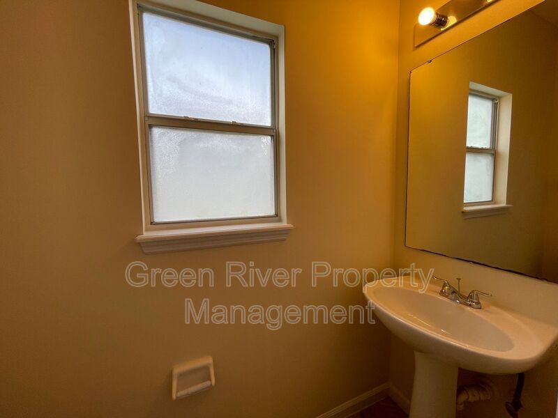 Live the Good Life in Fleming Island’s Thornhill Neighborhood, 4 bedroom, 3.5 bathroom home! property image