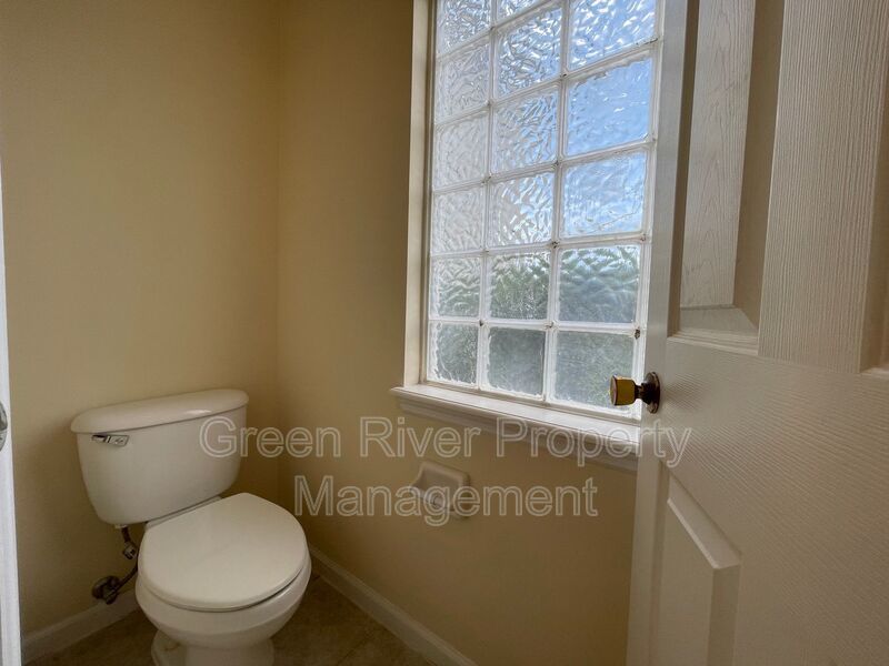 Live the Good Life in Fleming Island’s Thornhill Neighborhood, 4 bedroom, 3.5 bathroom home! property image