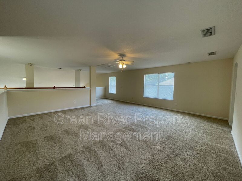 Live the Good Life in Fleming Island’s Thornhill Neighborhood, 4 bedroom, 3.5 bathroom home! property image