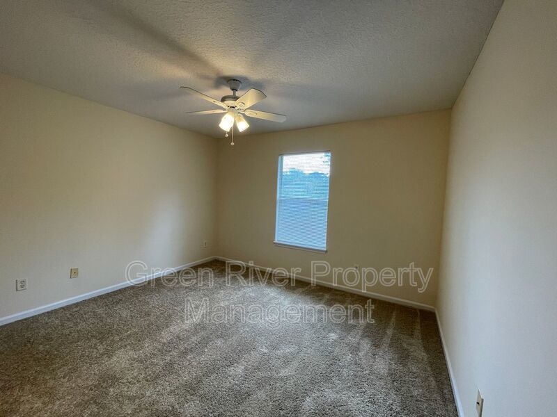 Live the Good Life in Fleming Island’s Thornhill Neighborhood, 4 bedroom, 3.5 bathroom home! property image