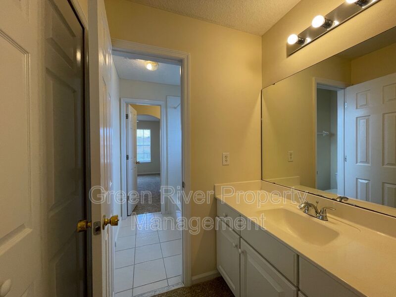 Live the Good Life in Fleming Island’s Thornhill Neighborhood, 4 bedroom, 3.5 bathroom home! property image