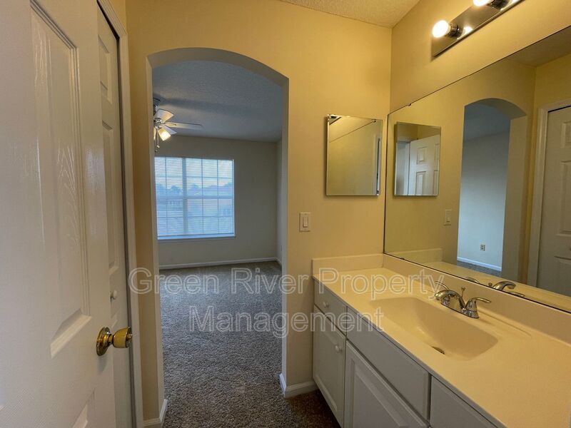 Live the Good Life in Fleming Island’s Thornhill Neighborhood, 4 bedroom, 3.5 bathroom home! property image