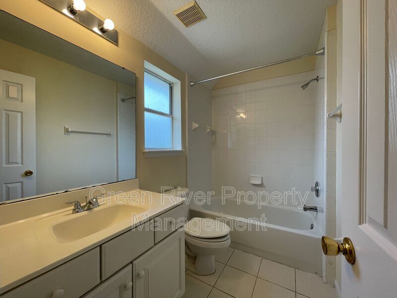 Live the Good Life in Fleming Island’s Thornhill Neighborhood, 4 bedroom, 3.5 bathroom home! property image