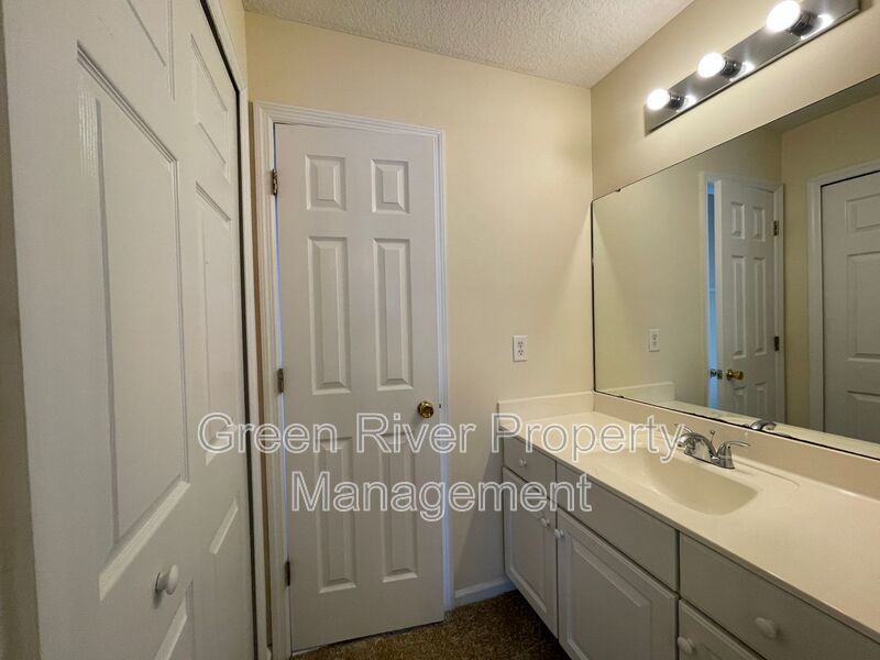 Live the Good Life in Fleming Island’s Thornhill Neighborhood, 4 bedroom, 3.5 bathroom home! property image