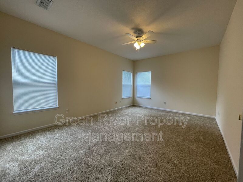 Live the Good Life in Fleming Island’s Thornhill Neighborhood, 4 bedroom, 3.5 bathroom home! property image