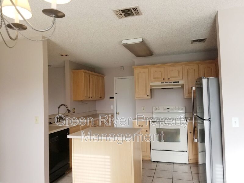 Amazing 3/2.5 in Kensington neighborhood! Minutes from the beaches - Serene Pond Views and Coastal Convenience! property image