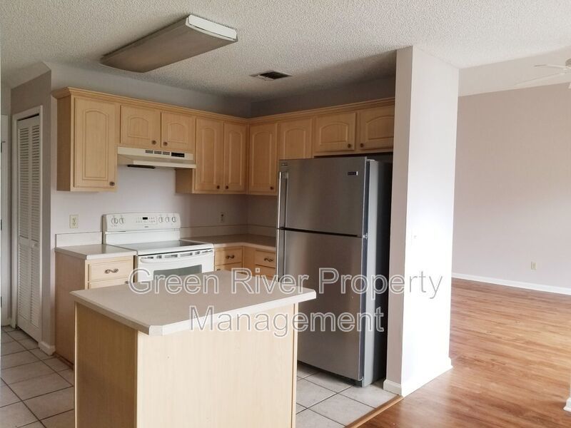 Amazing 3/2.5 in Kensington neighborhood! Minutes from the beaches - Serene Pond Views and Coastal Convenience! property image