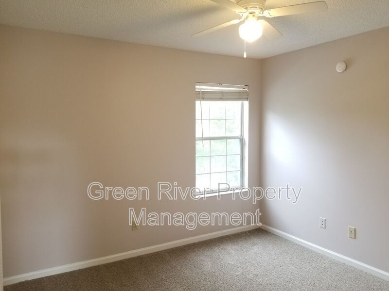 Amazing 3/2.5 in Kensington neighborhood! Minutes from the beaches - Serene Pond Views and Coastal Convenience! property image