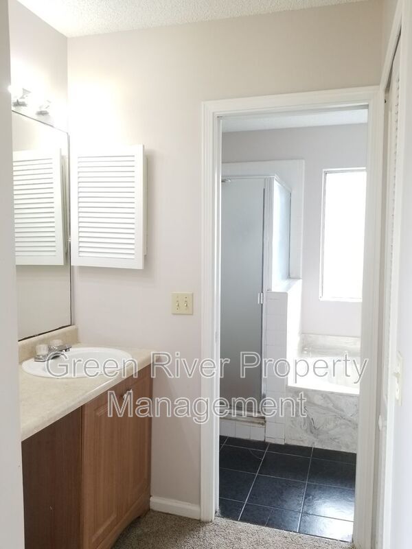 Amazing 3/2.5 in Kensington neighborhood! Minutes from the beaches - Serene Pond Views and Coastal Convenience! property image