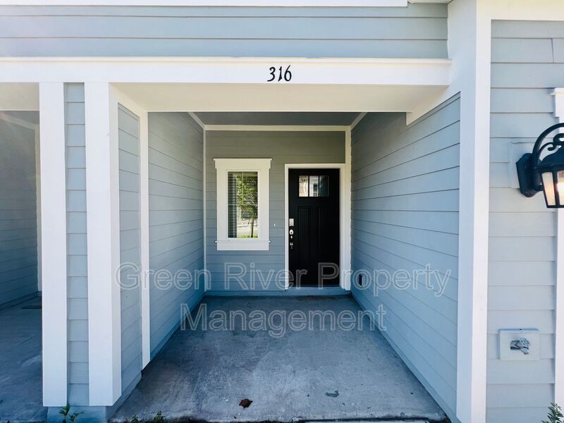 Beautiful 3 bedroom 2.5 bath Townhome! property image