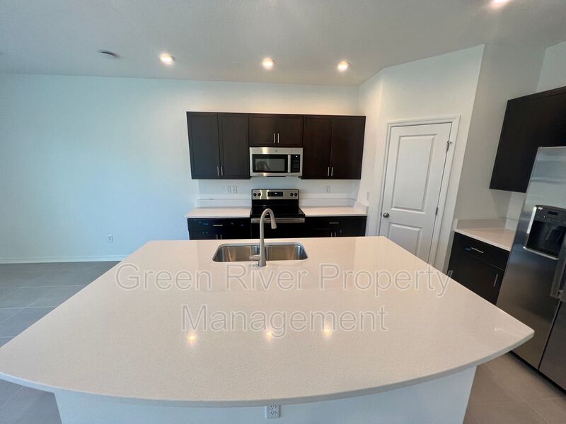 Beautiful 3 bedroom 2.5 bath Townhome! property image