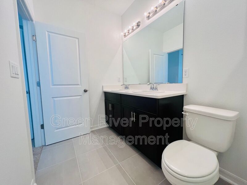 Beautiful 3 bedroom 2.5 bath Townhome! property image