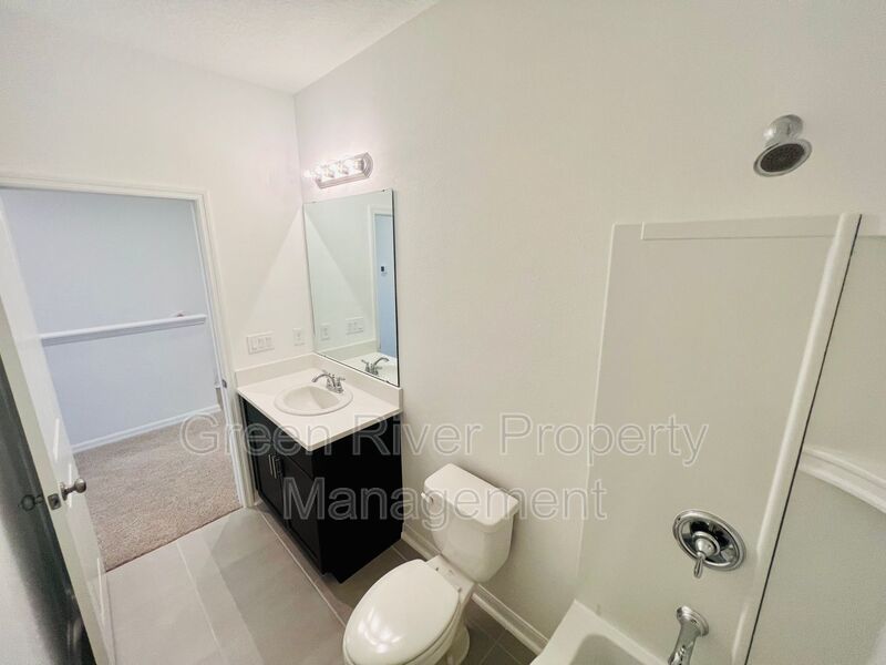 Beautiful 3 bedroom 2.5 bath Townhome! property image