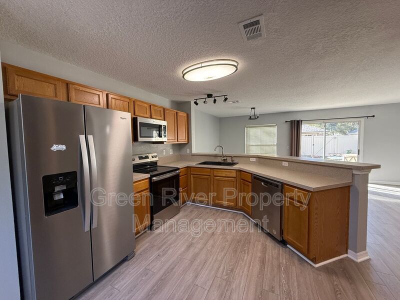 Highly desirable 3 bedroom, 2.5 bath Townhome in Fleming Island Plantation!! property image