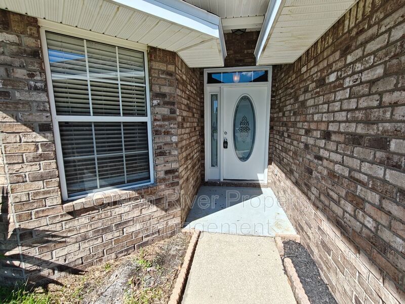 Spacious & Stylish 4 bedroom, 2 bath, Living on a Quiet Cul-de-Sac in Westland Oaks! property image