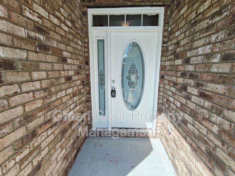 Spacious & Stylish 4 bedroom, 2 bath, Living on a Quiet Cul-de-Sac in Westland Oaks! property image