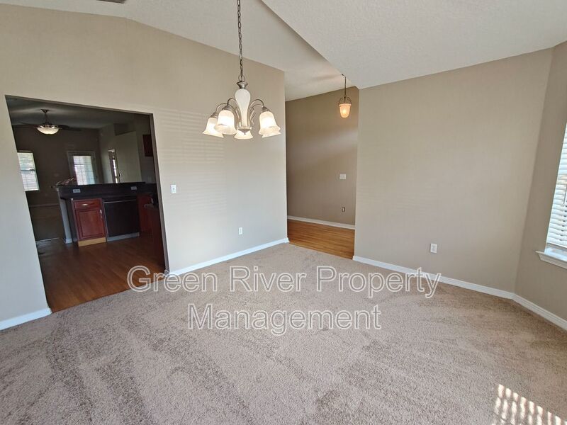 Spacious & Stylish 4 bedroom, 2 bath, Living on a Quiet Cul-de-Sac in Westland Oaks! property image