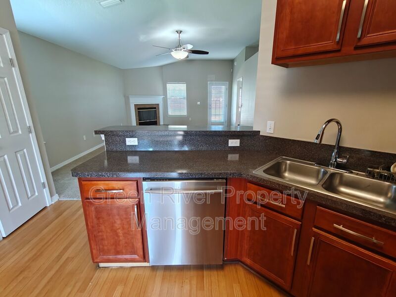 Spacious & Stylish 4 bedroom, 2 bath, Living on a Quiet Cul-de-Sac in Westland Oaks! property image