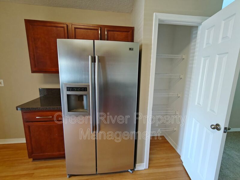 Spacious & Stylish 4 bedroom, 2 bath, Living on a Quiet Cul-de-Sac in Westland Oaks! property image