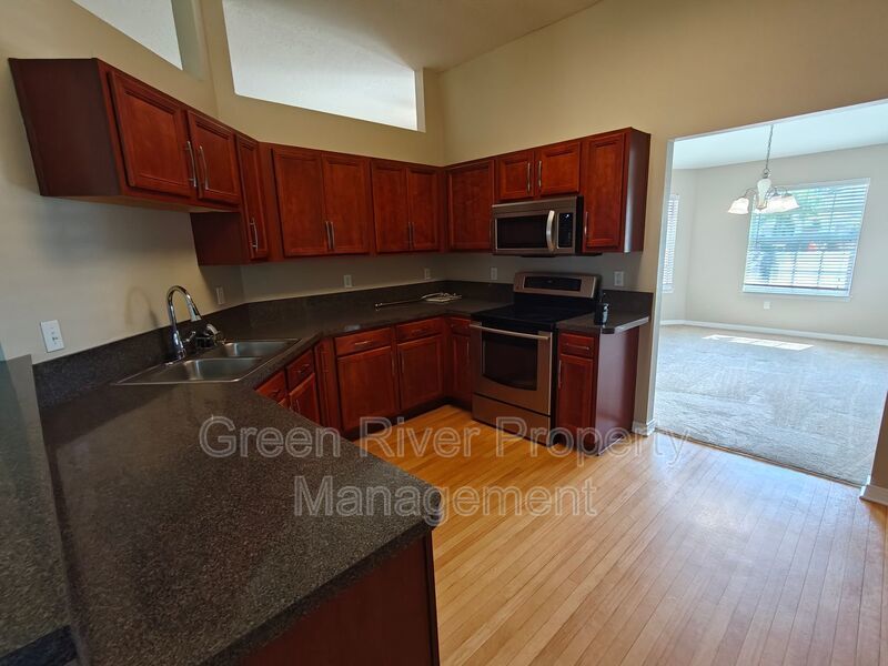 Spacious & Stylish 4 bedroom, 2 bath, Living on a Quiet Cul-de-Sac in Westland Oaks! property image