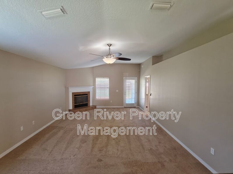 Spacious & Stylish 4 bedroom, 2 bath, Living on a Quiet Cul-de-Sac in Westland Oaks! property image