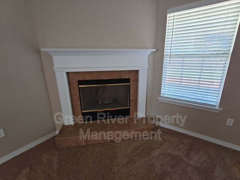 Spacious & Stylish 4 bedroom, 2 bath, Living on a Quiet Cul-de-Sac in Westland Oaks! property image