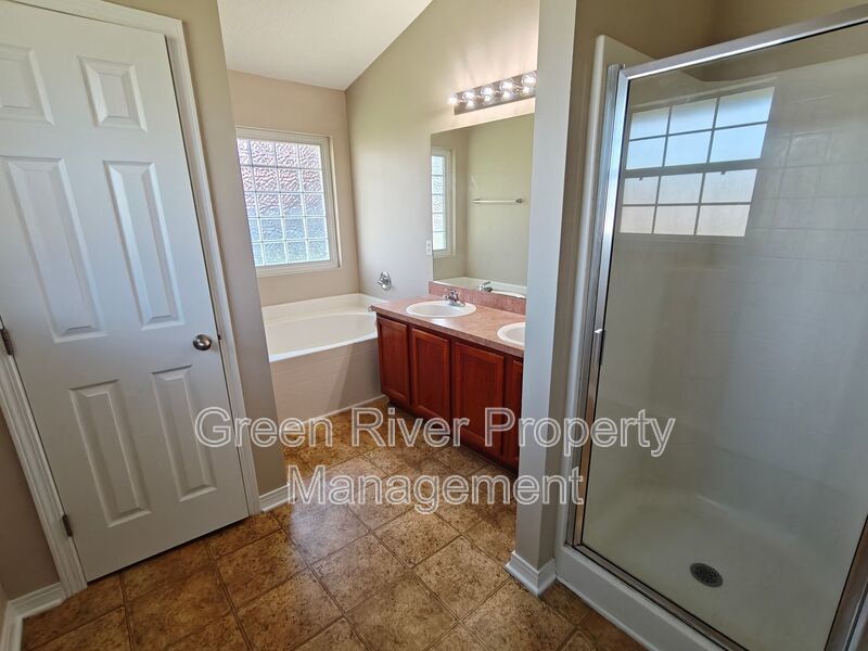 Spacious & Stylish 4 bedroom, 2 bath, Living on a Quiet Cul-de-Sac in Westland Oaks! property image