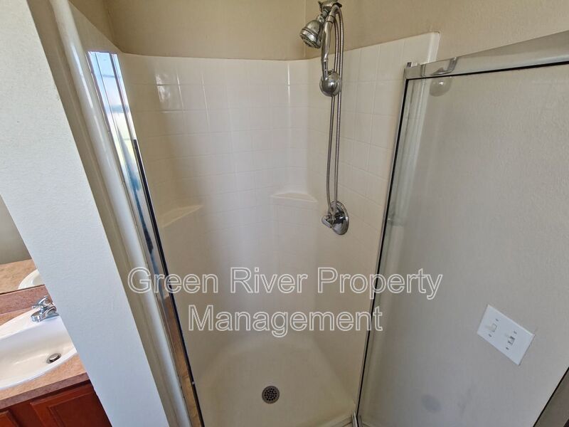 Spacious & Stylish 4 bedroom, 2 bath, Living on a Quiet Cul-de-Sac in Westland Oaks! property image