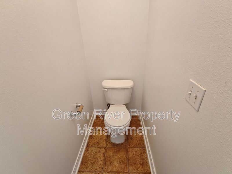 Spacious & Stylish 4 bedroom, 2 bath, Living on a Quiet Cul-de-Sac in Westland Oaks! property image