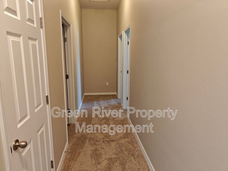 Spacious & Stylish 4 bedroom, 2 bath, Living on a Quiet Cul-de-Sac in Westland Oaks! property image