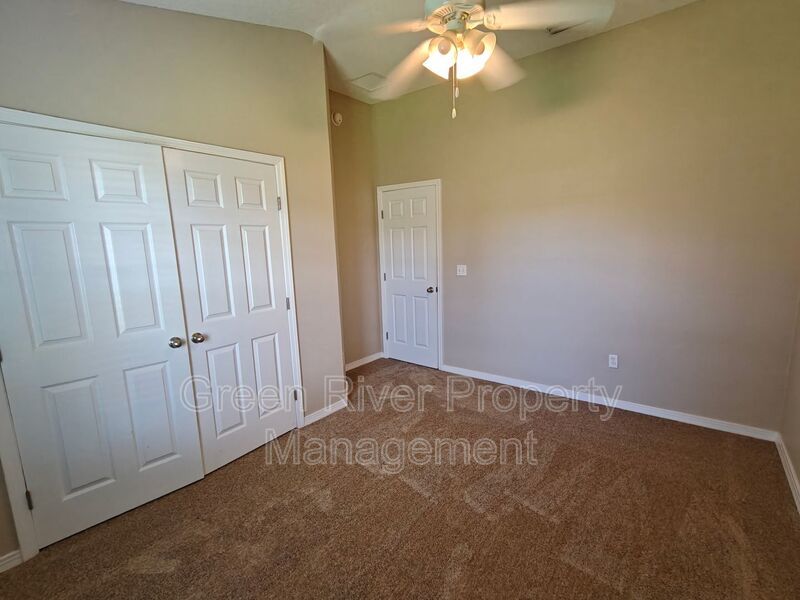 Spacious & Stylish 4 bedroom, 2 bath, Living on a Quiet Cul-de-Sac in Westland Oaks! property image