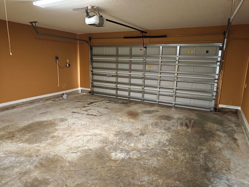 Spacious & Stylish 4 bedroom, 2 bath, Living on a Quiet Cul-de-Sac in Westland Oaks! property image