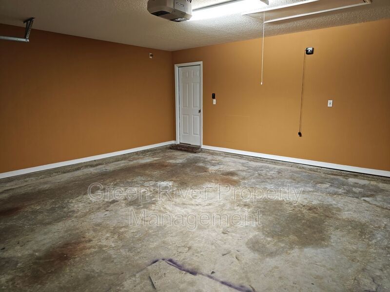 Spacious & Stylish 4 bedroom, 2 bath, Living on a Quiet Cul-de-Sac in Westland Oaks! property image