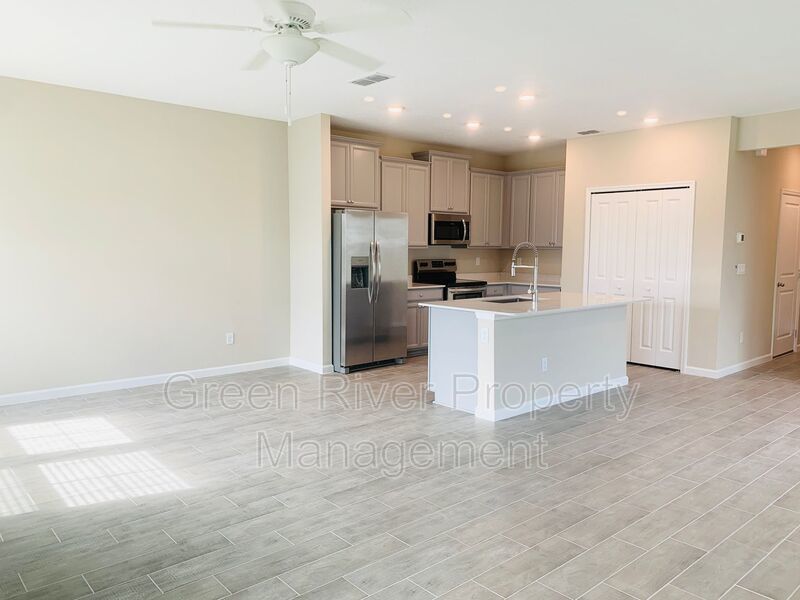 3 Bedroom 2.5 Bath Townhome in Beachwalk! property image