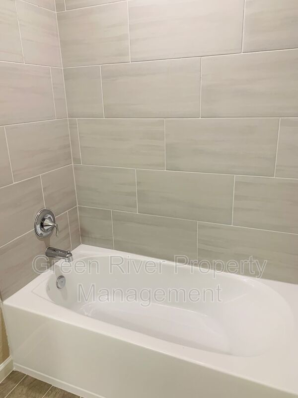 3 Bedroom 2.5 Bath Townhome in Beachwalk! property image