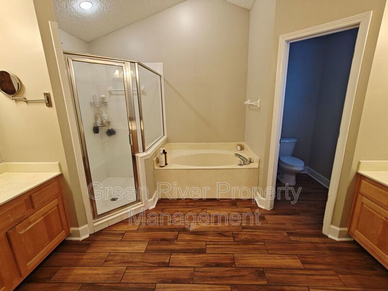 Spacious 5-Bedroom Home with Pond View & Resort-Style Amenities property image