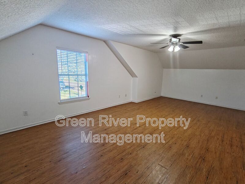 Spacious 5-Bedroom Home with Pond View & Resort-Style Amenities property image