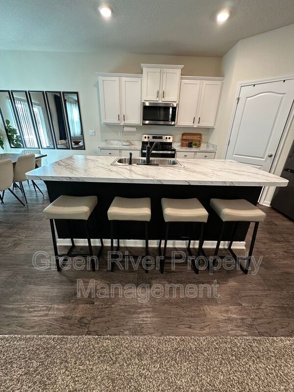 Warm Modern Living Steps from Spring Park—A Five-Bed Beauty with Space for Everyone!! property image