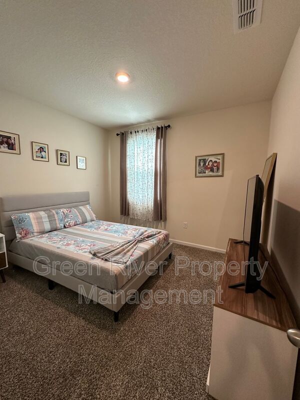 Warm Modern Living Steps from Spring Park—A Five-Bed Beauty with Space for Everyone!! property image