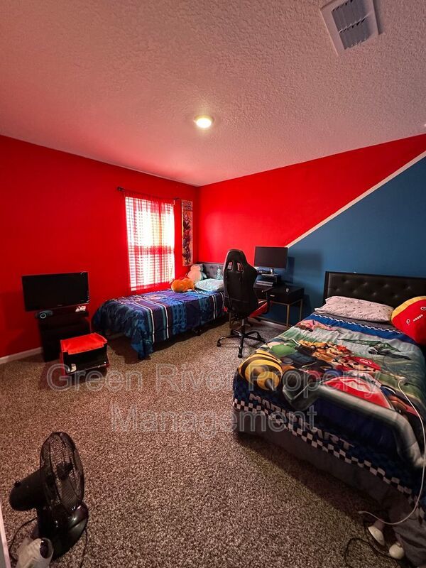 Warm Modern Living Steps from Spring Park—A Five-Bed Beauty with Space for Everyone!! property image