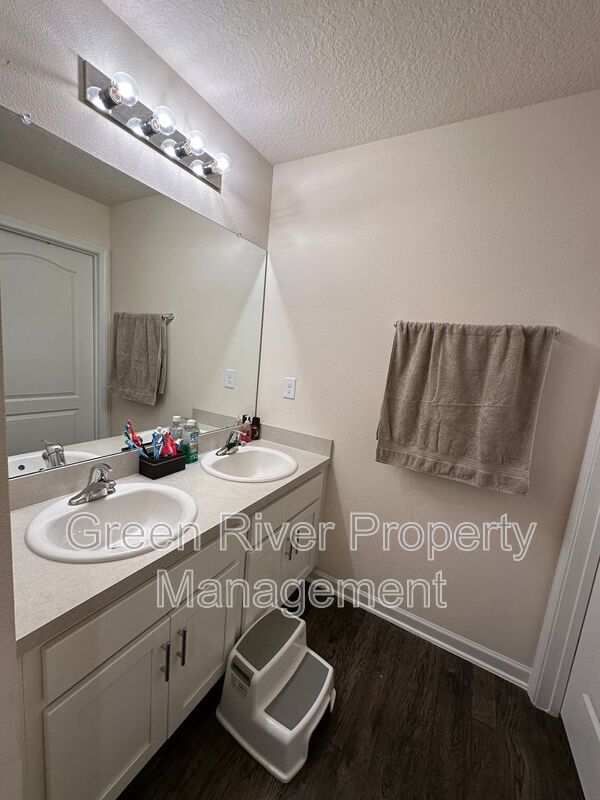 Warm Modern Living Steps from Spring Park—A Five-Bed Beauty with Space for Everyone!! property image