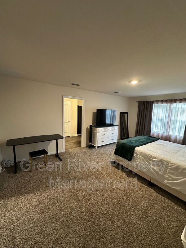 Warm Modern Living Steps from Spring Park—A Five-Bed Beauty with Space for Everyone!! property image