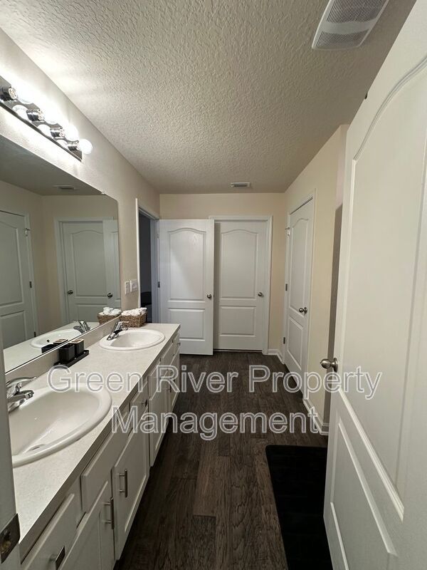 Warm Modern Living Steps from Spring Park—A Five-Bed Beauty with Space for Everyone!! property image